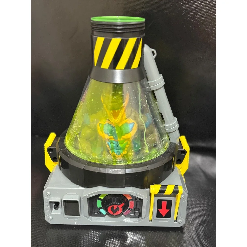 Moose Toys‎ Beast Lab Shark Beast Creator Interactive Playset Science Toy Mist